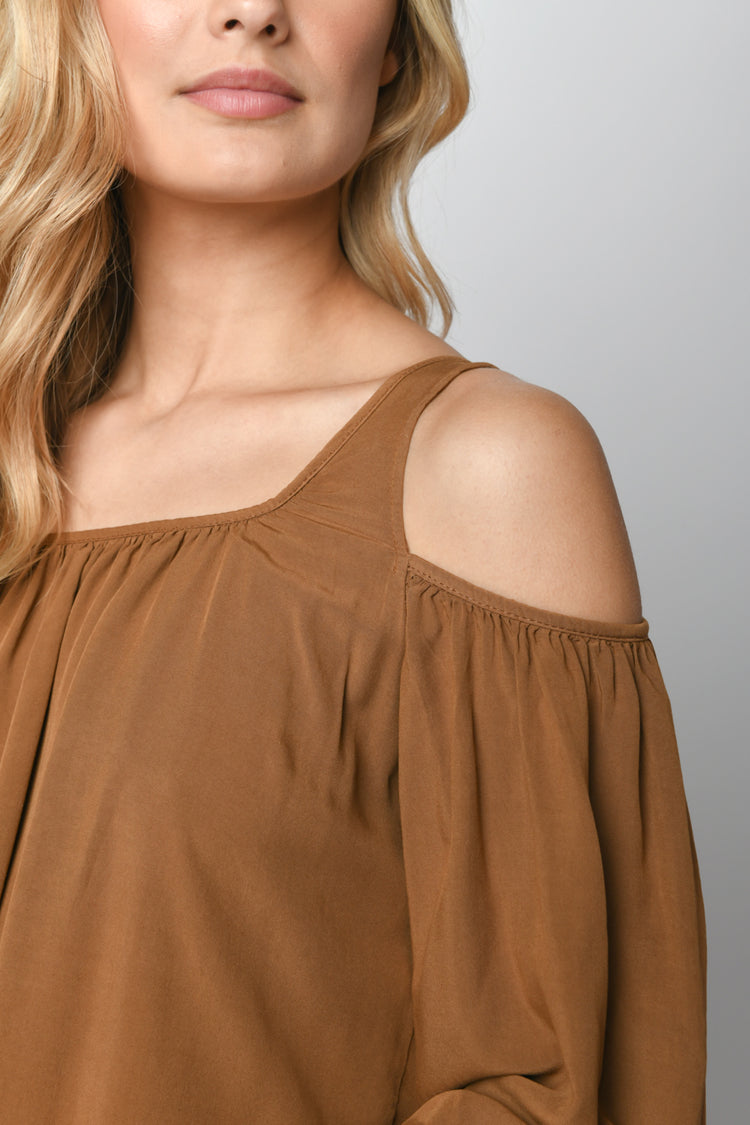 Blusa in viscosa con cut-outs