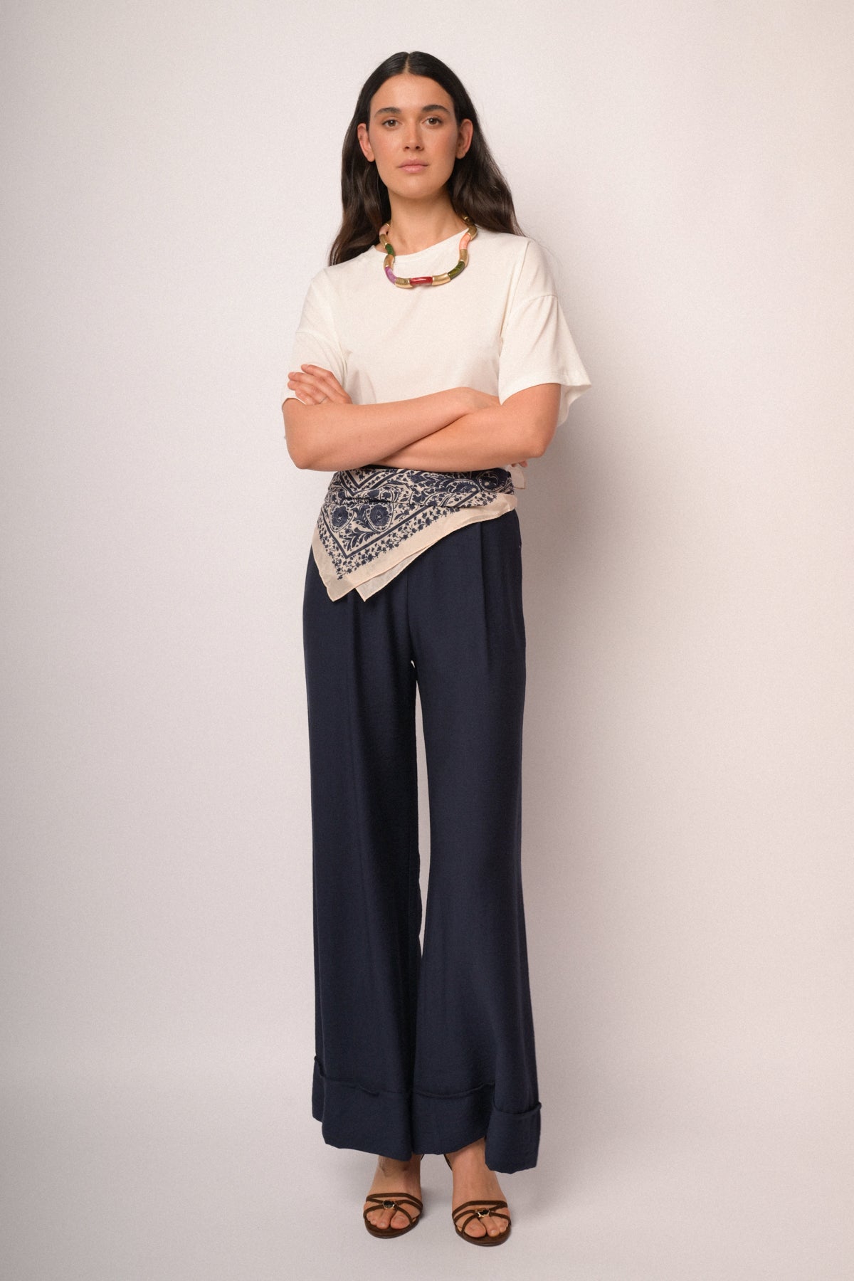 Pantaloni palazzo blu con risvolto