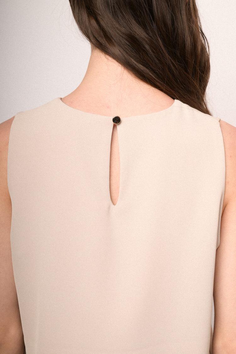 Top crop e fluente beige