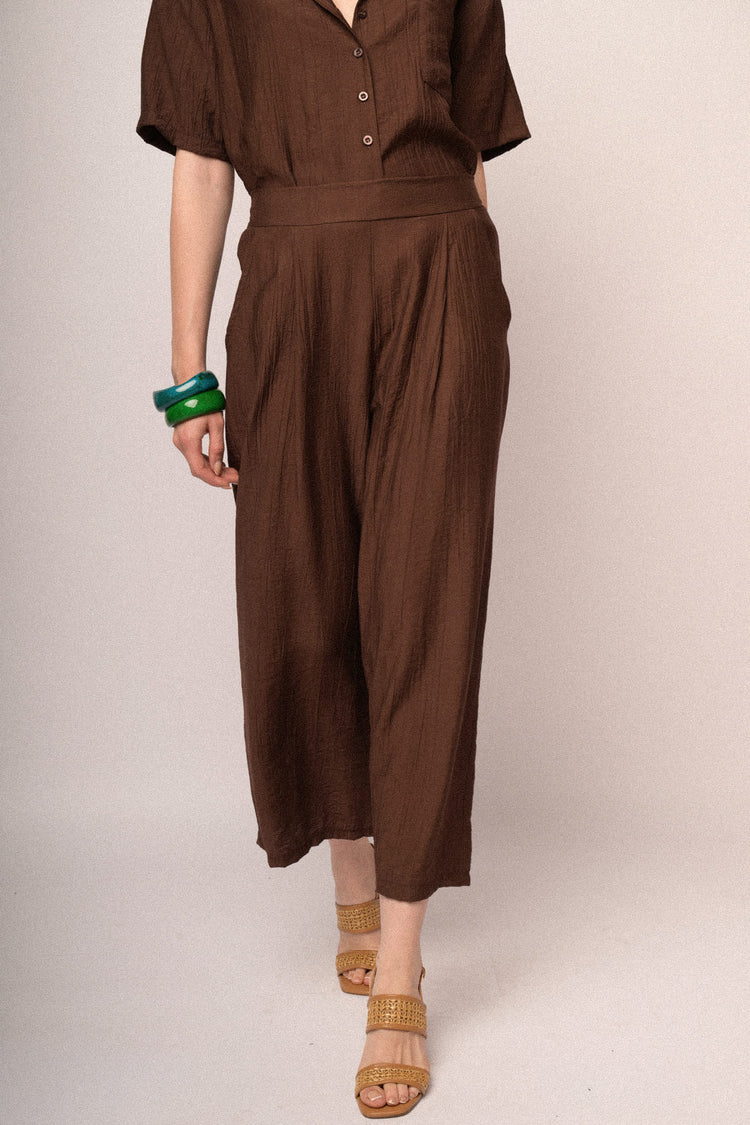 Pantaloni crop in viscosa stropicciata cioccolato
