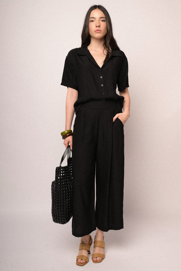 Pantaloni crop in viscosa stropicciata neri