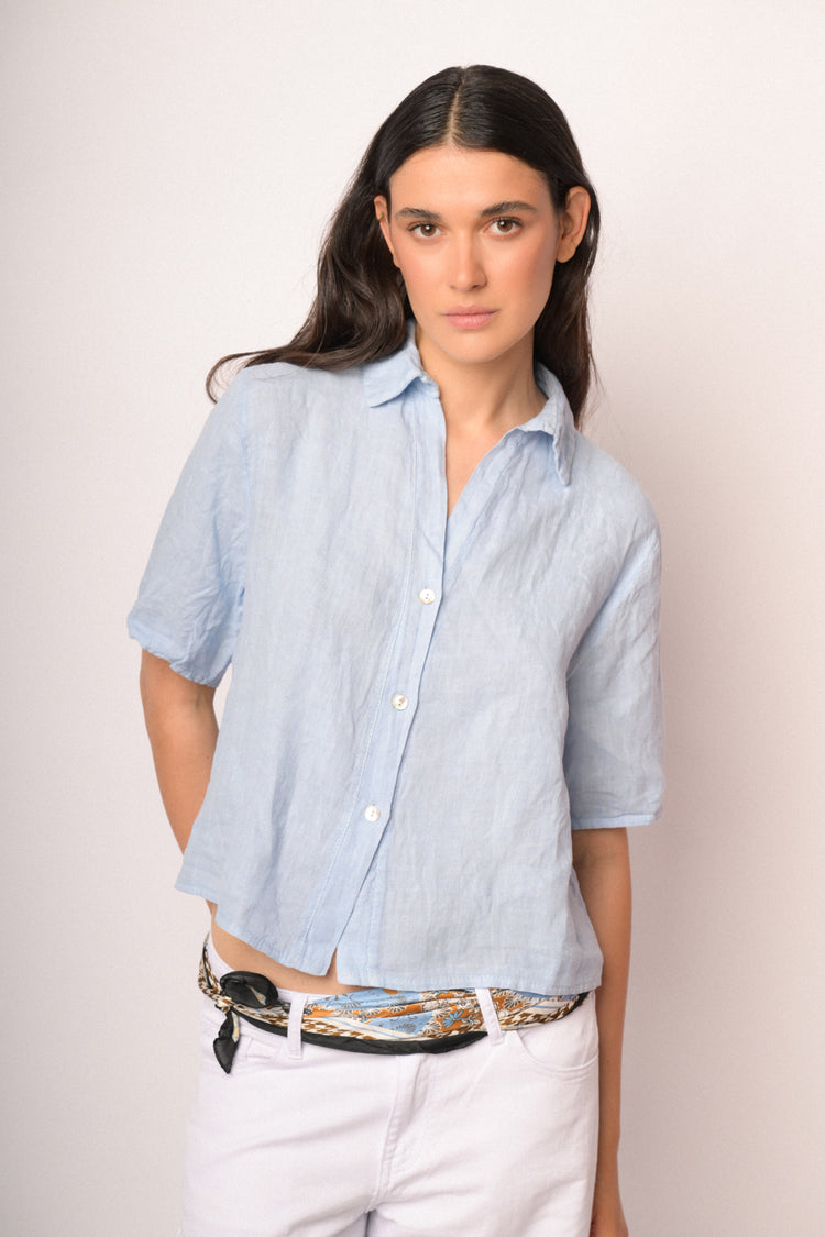 Camicia cropped in lino azzurra