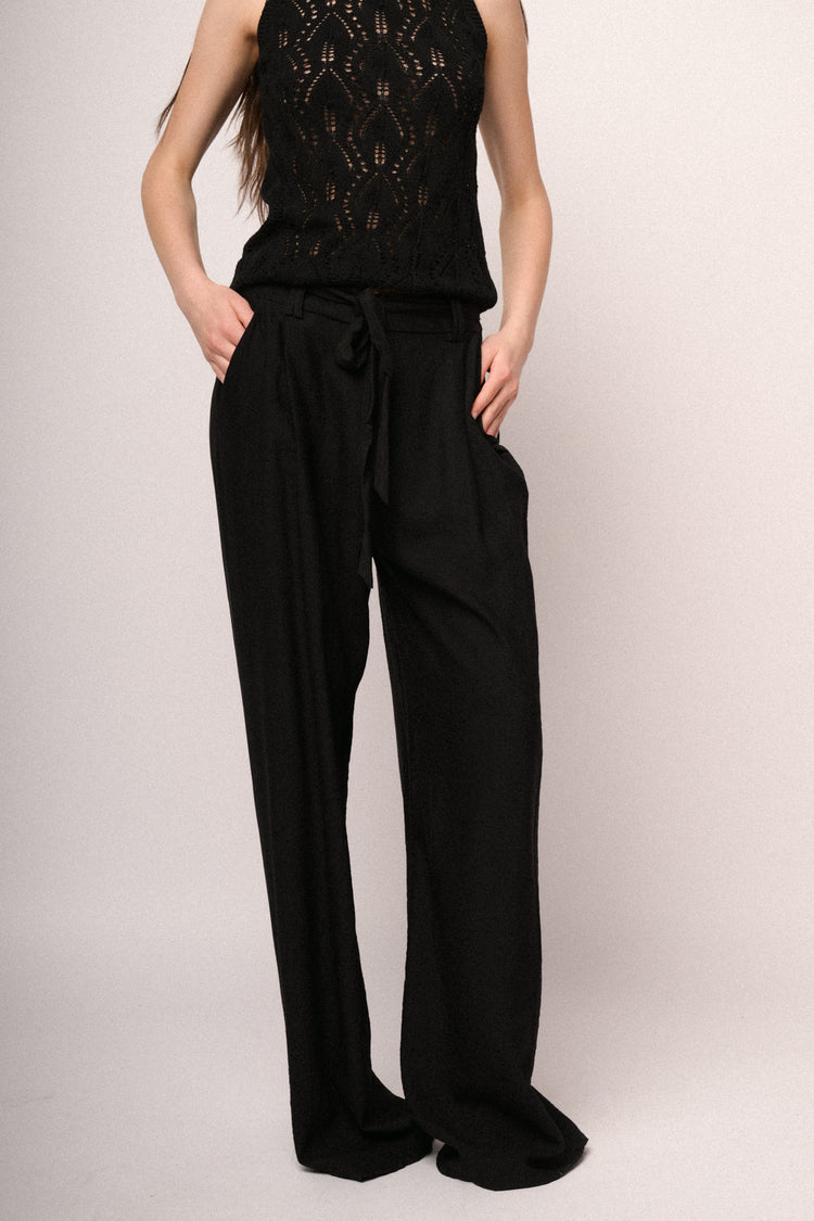 Pantaloni palazzo in viscosa nera con cintura