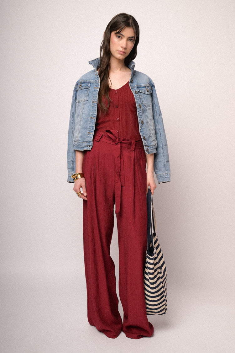 Pantaloni palazzo in viscosa rossa con cintura