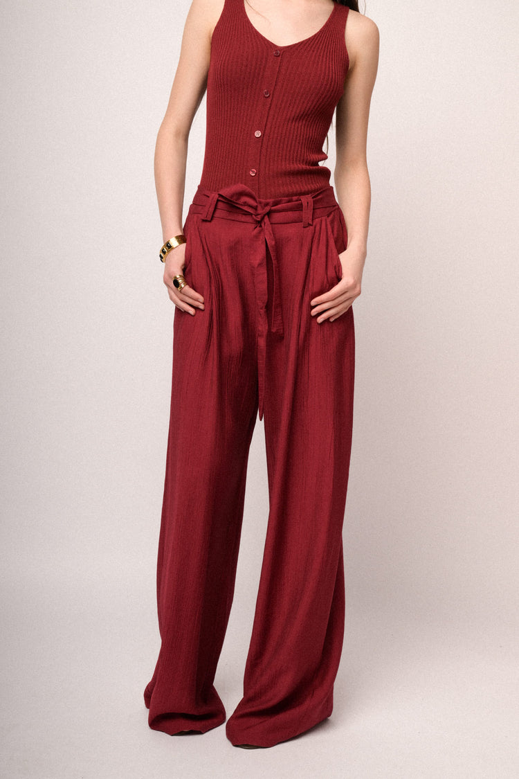 Pantaloni palazzo in viscosa rossa con cintura