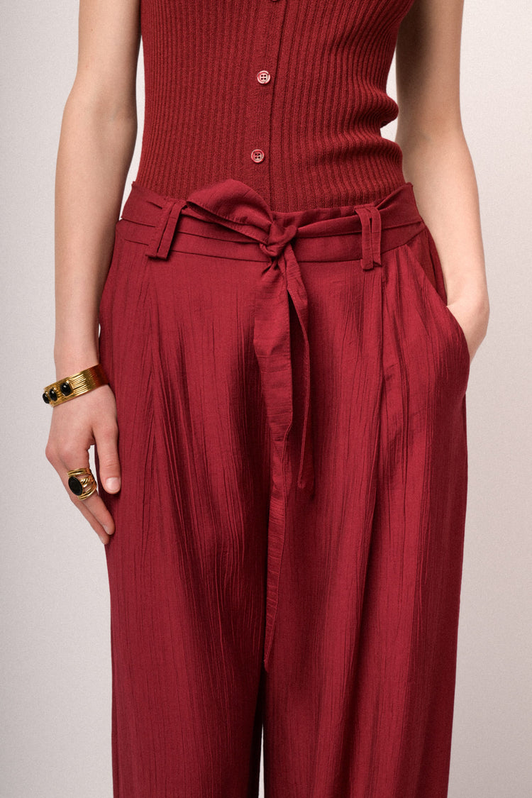 Pantaloni palazzo in viscosa rossa con cintura