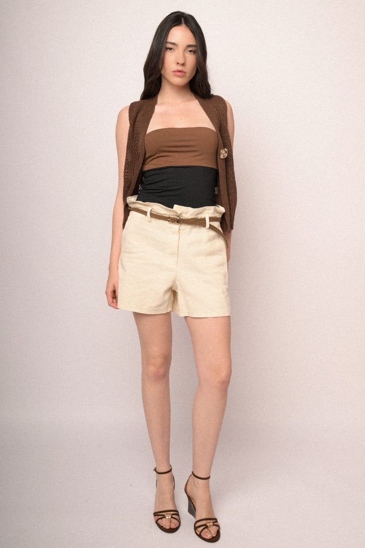 Shorts in cotone beige con cintura