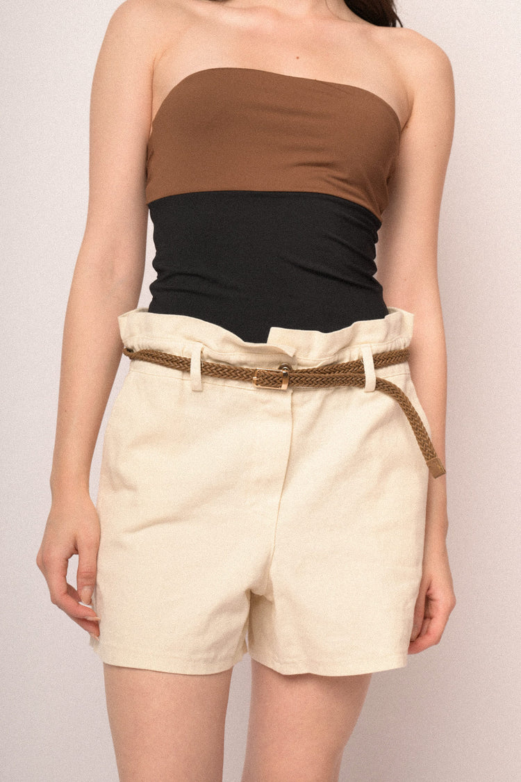 Shorts in cotone beige con cintura