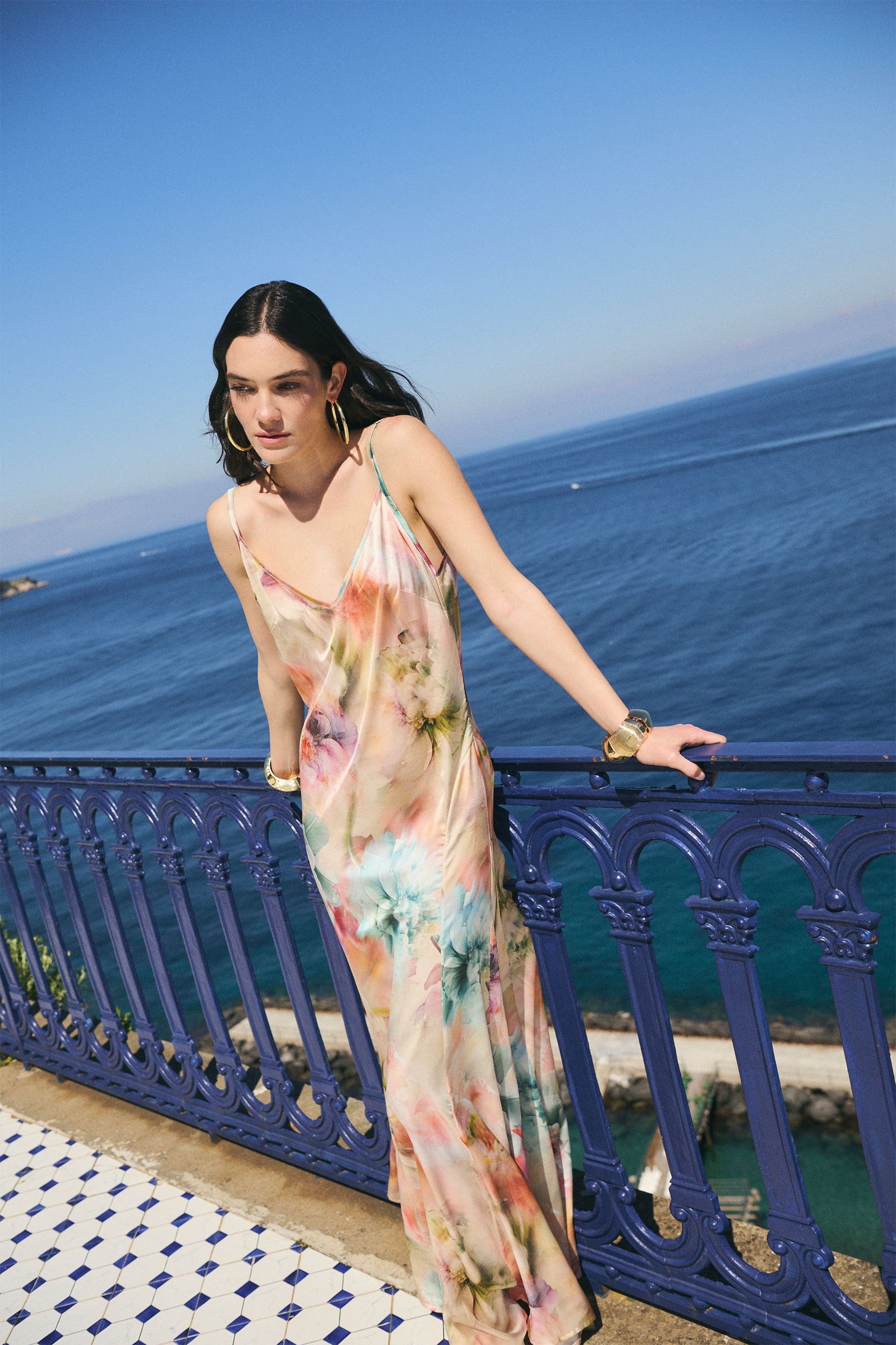 Abito lungo bretelle fiore sfumato