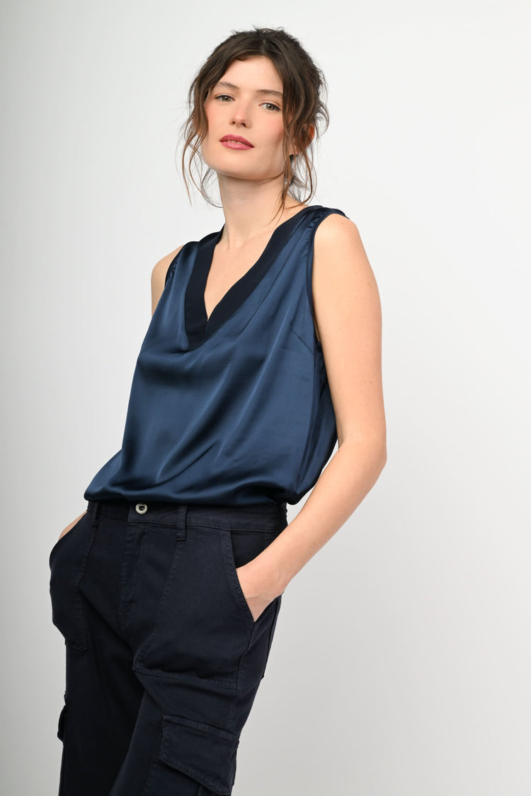 Canotta in raso con scollo a V