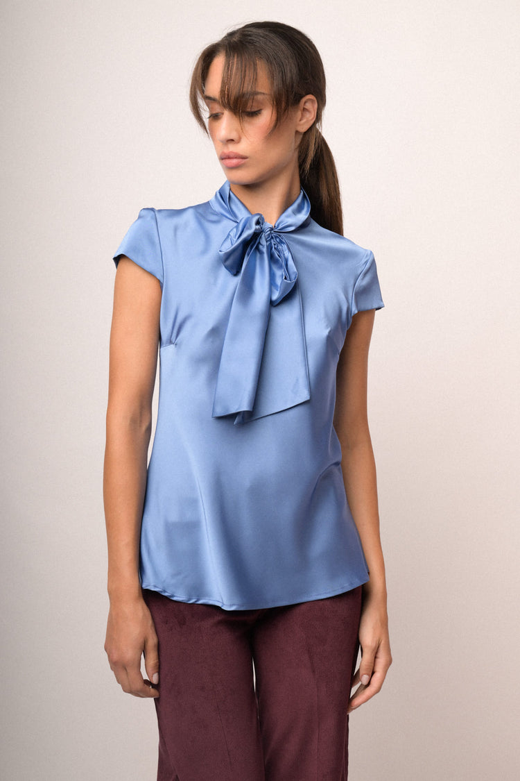 Top con laccio cravatta