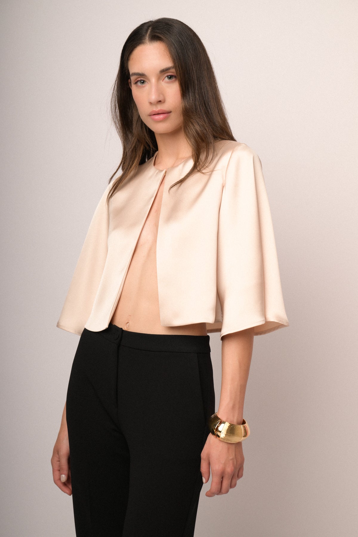 Bolero raso con bottone