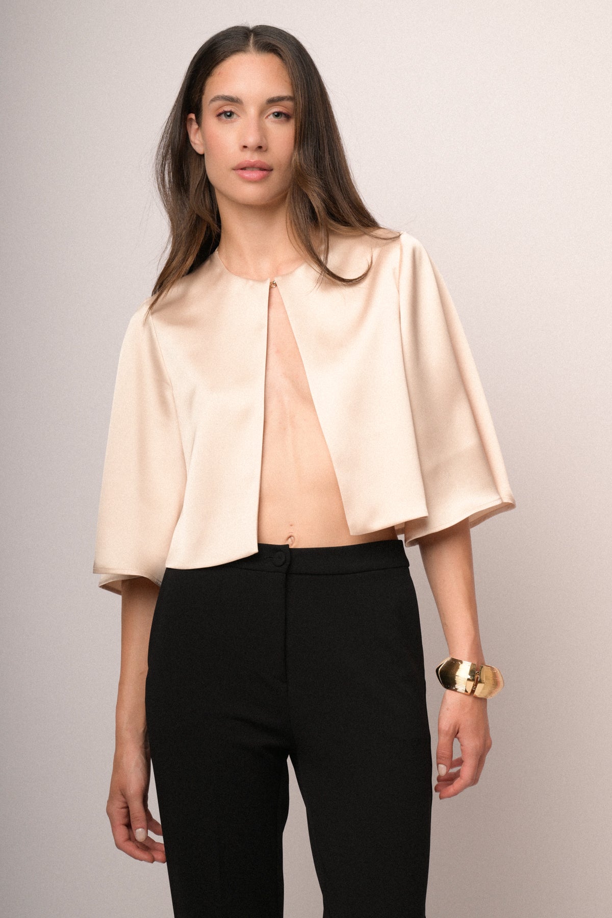Bolero raso con bottone
