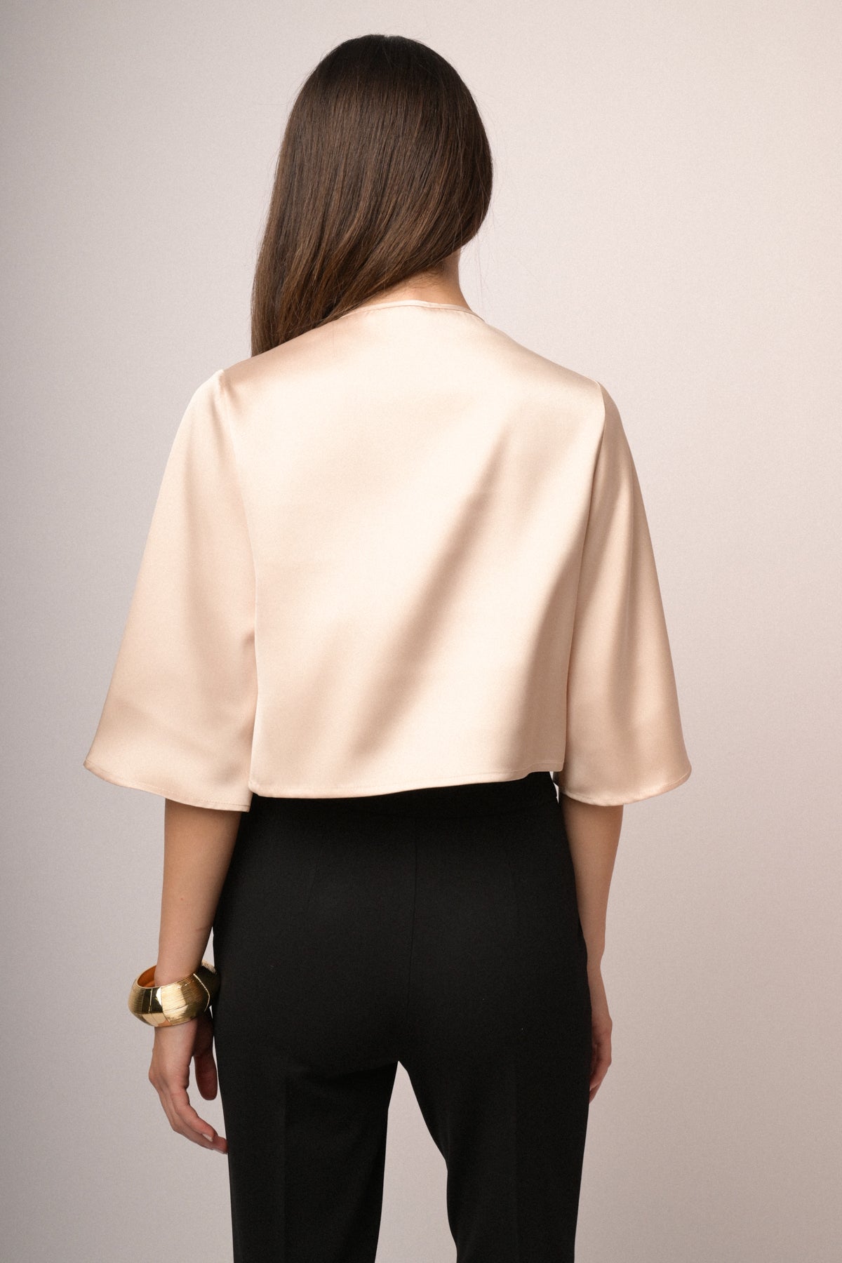 Bolero raso con bottone