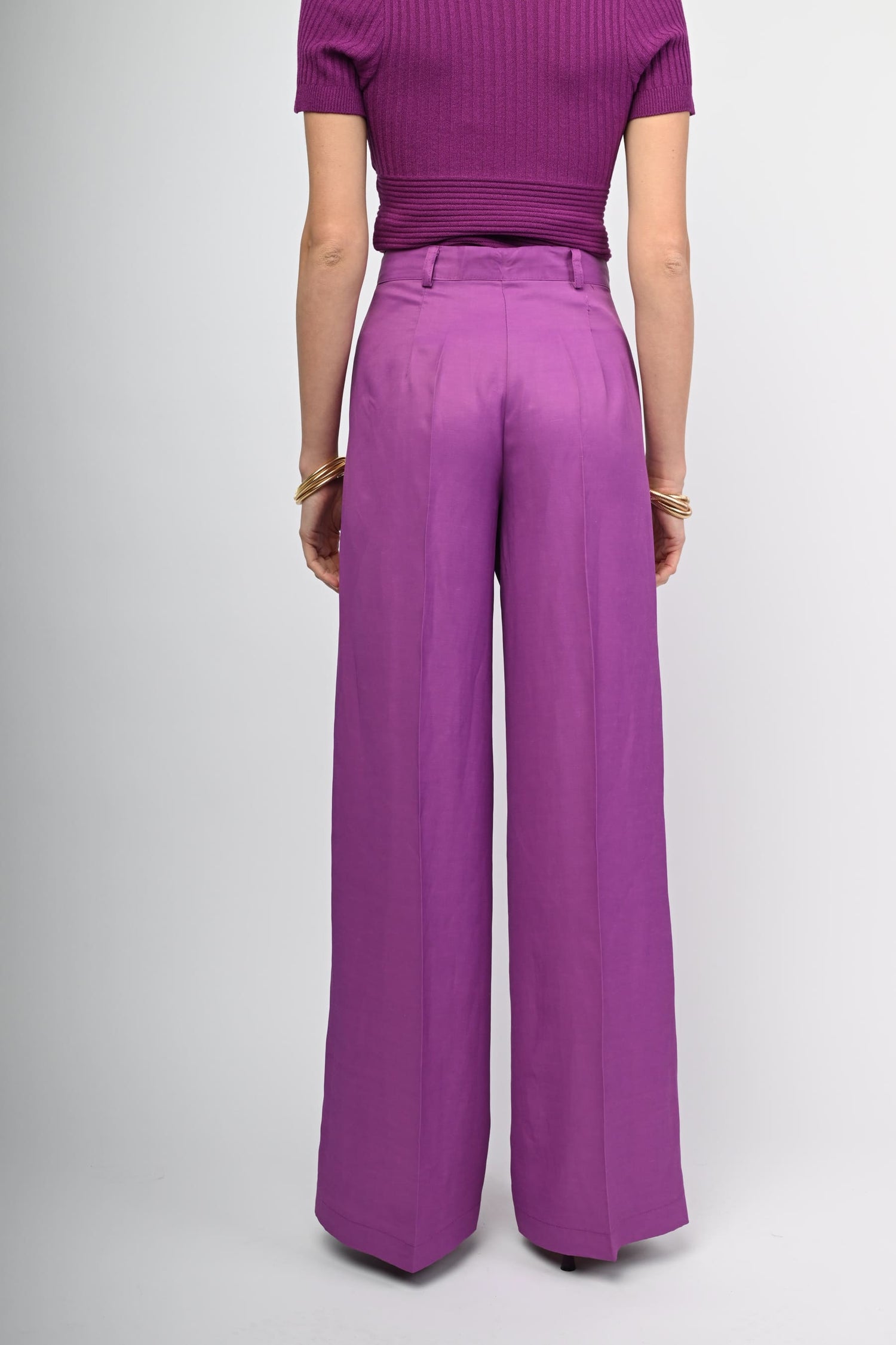 E26AM-24_5_6_433a41a2-fbff-4247-99c2-19aa6e2a466c