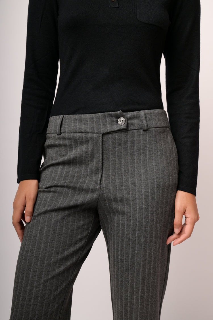 Pantaloni slim linguetta
