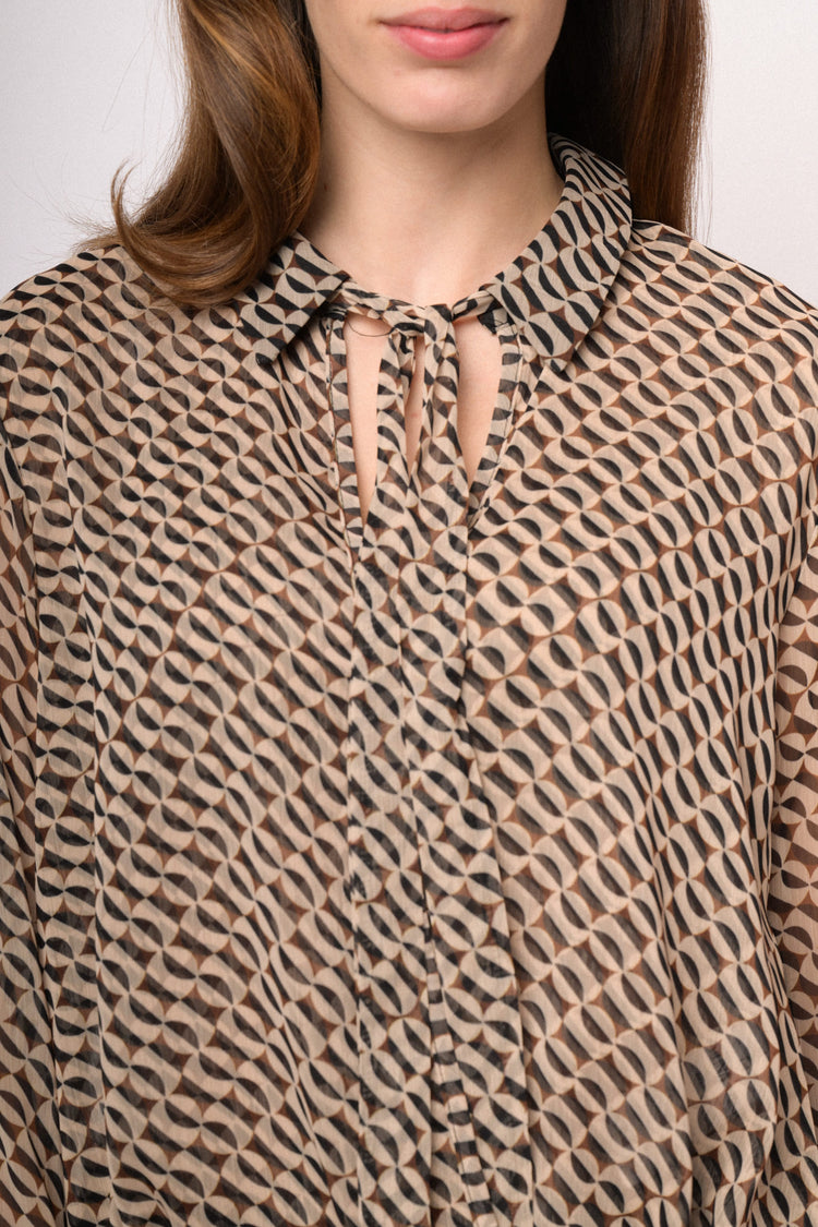 Casacca asimmetrica con motivo geometrico beige e nero
