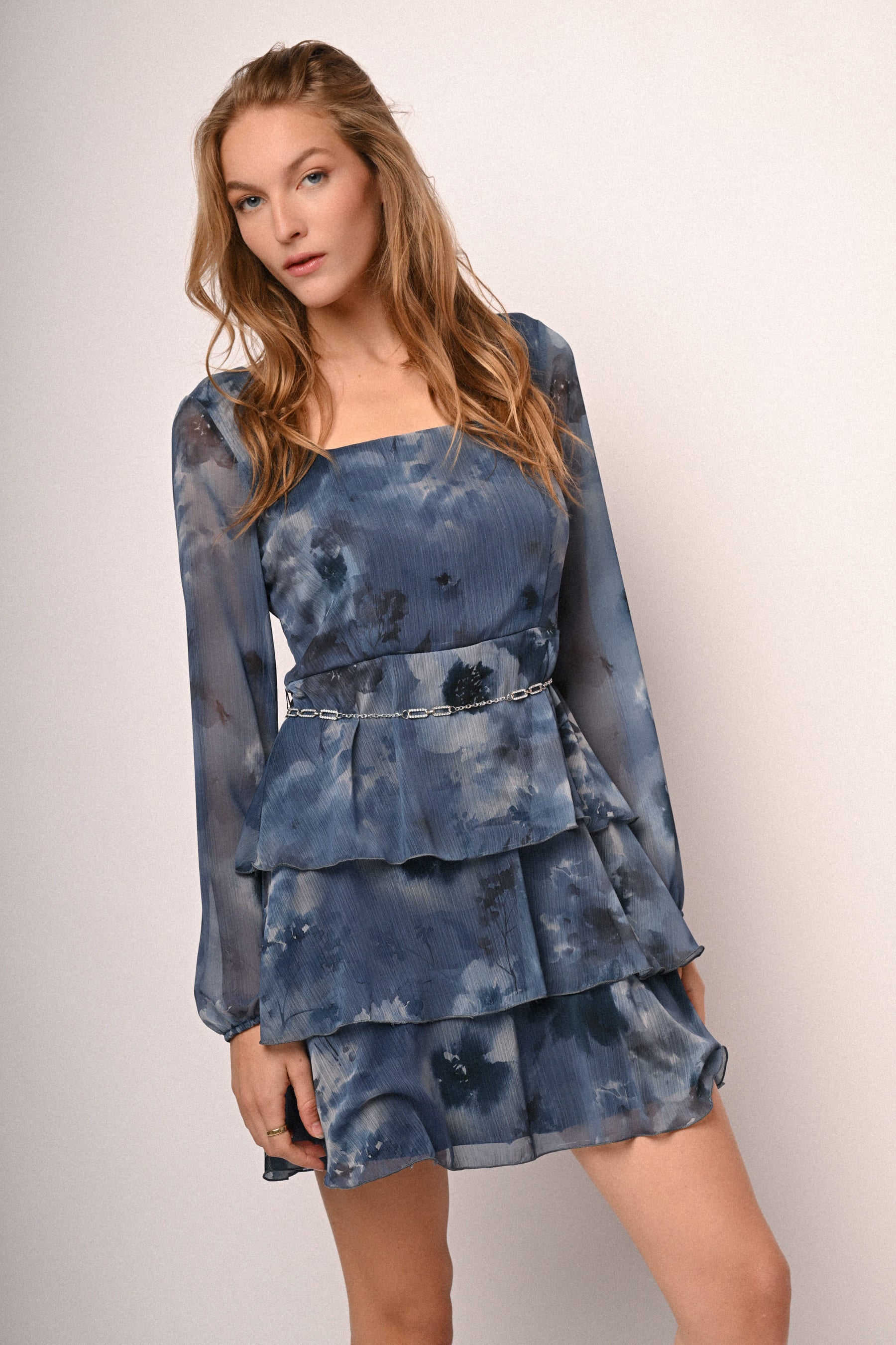 Mini abito a balze con stampa e cintura