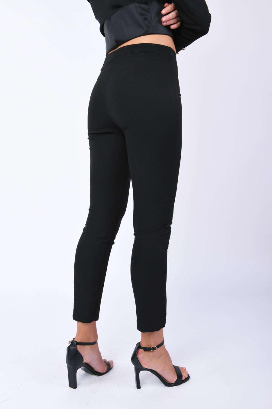 EM04PR8V2NE-23_3_3_10a220f3-6614-4bf7-be50-75db10a48e69