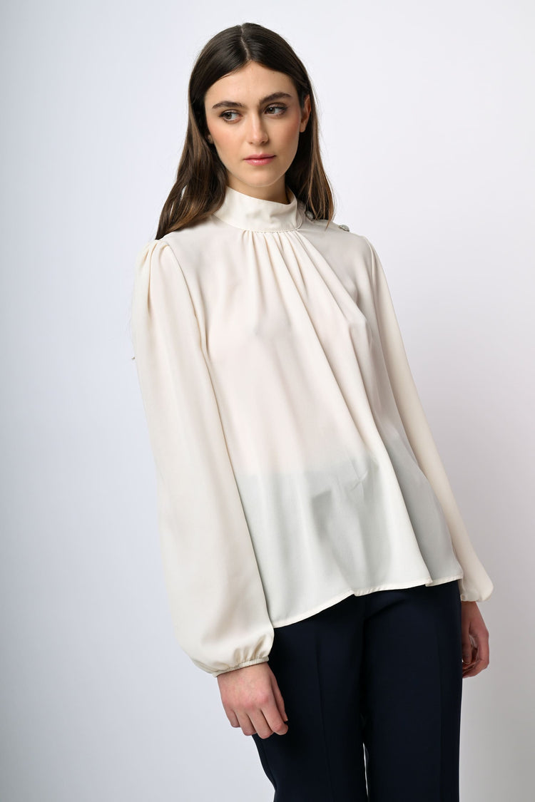 Blusa con bottoni sulla spalla