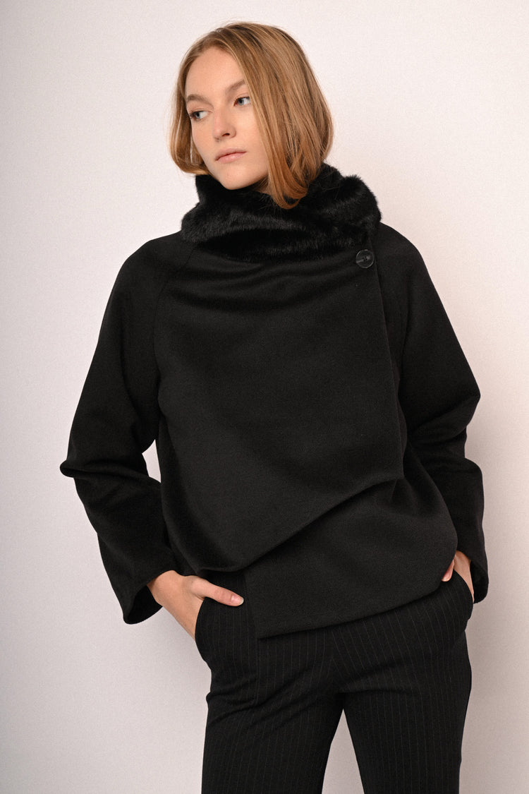 Cappa con collo in faux fur