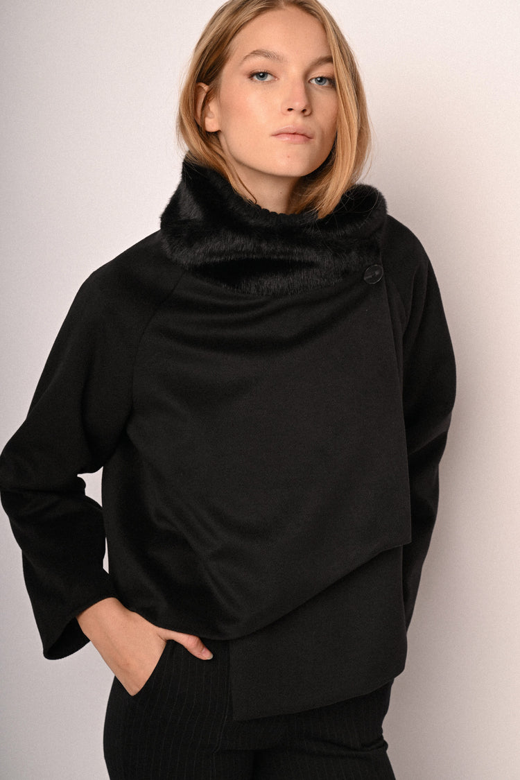 Cappa con collo in faux fur