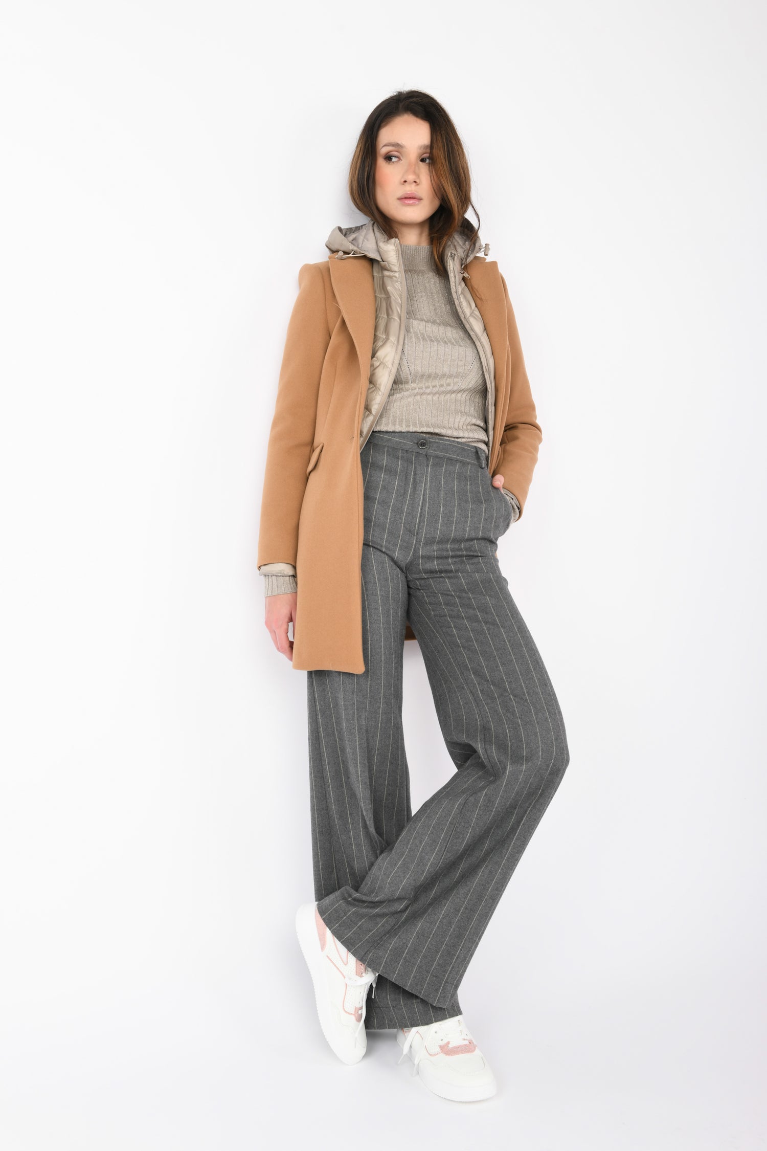 EM09TF237CM-23_1_1_e7275838-8df2-49be-b953-56ea27c13d79