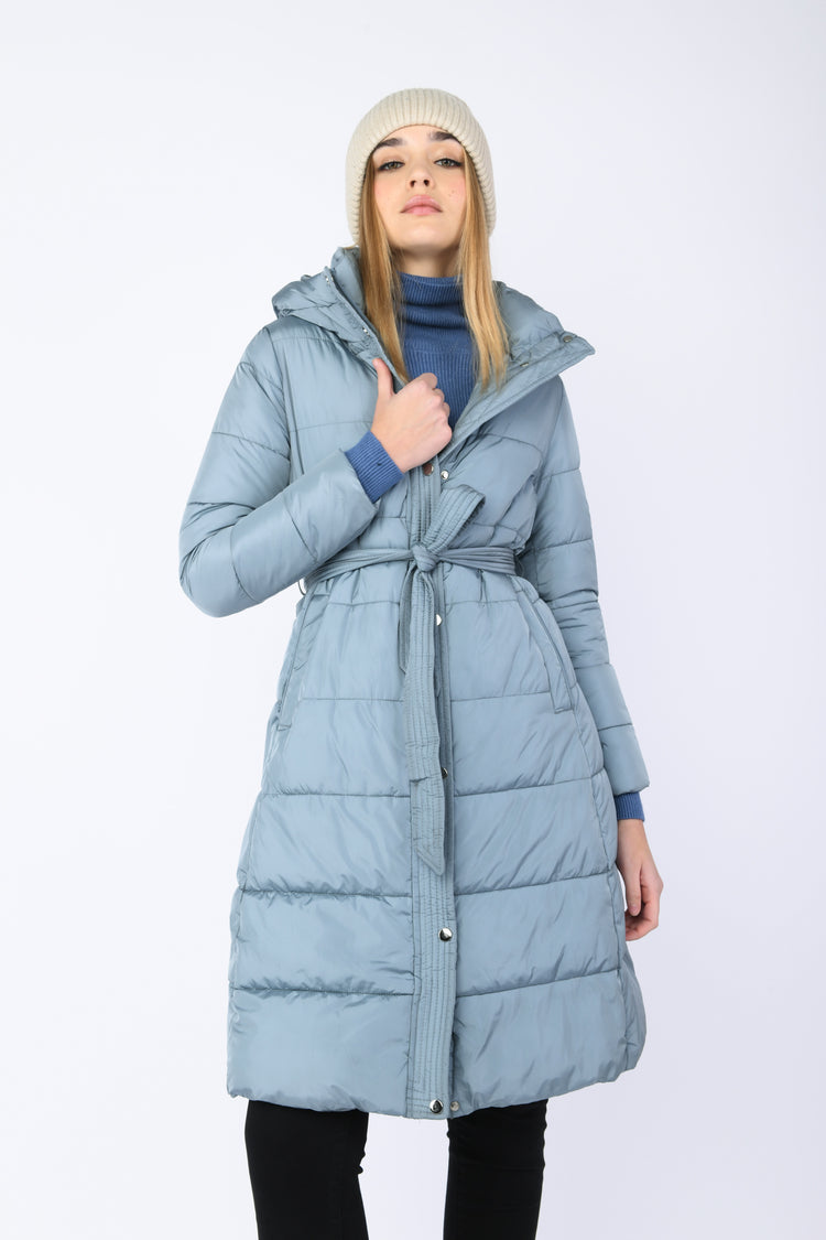 Piumino lungo con cappuccio e cintura