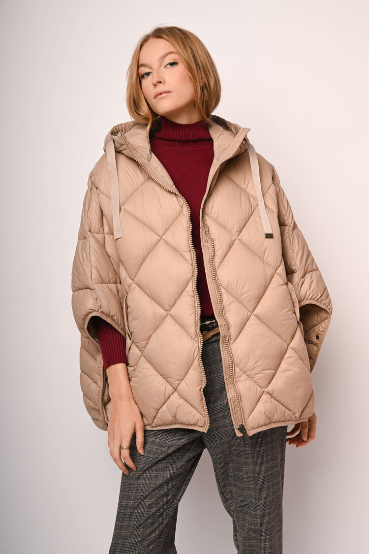 Piumino oversize a cappa