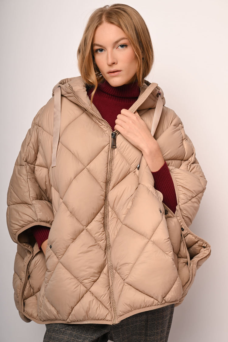 Piumino oversize a cappa
