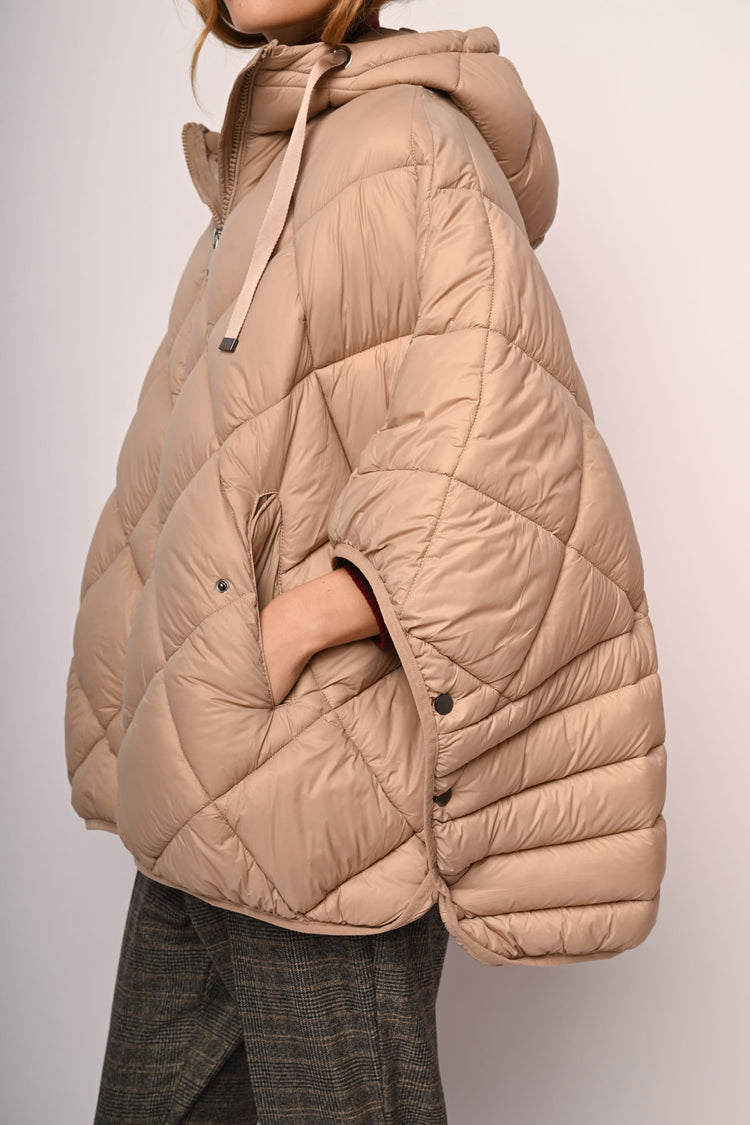 Piumino oversize a cappa