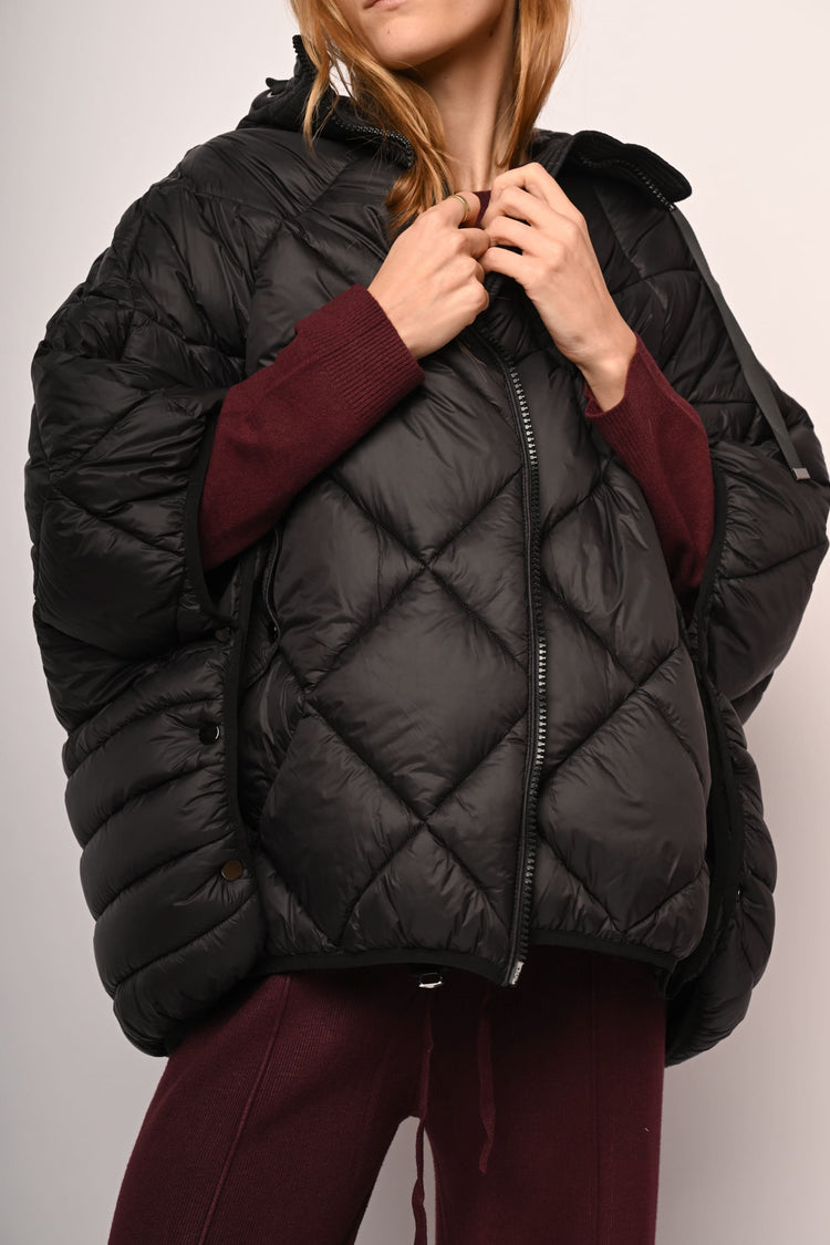 Piumino oversize a cappa