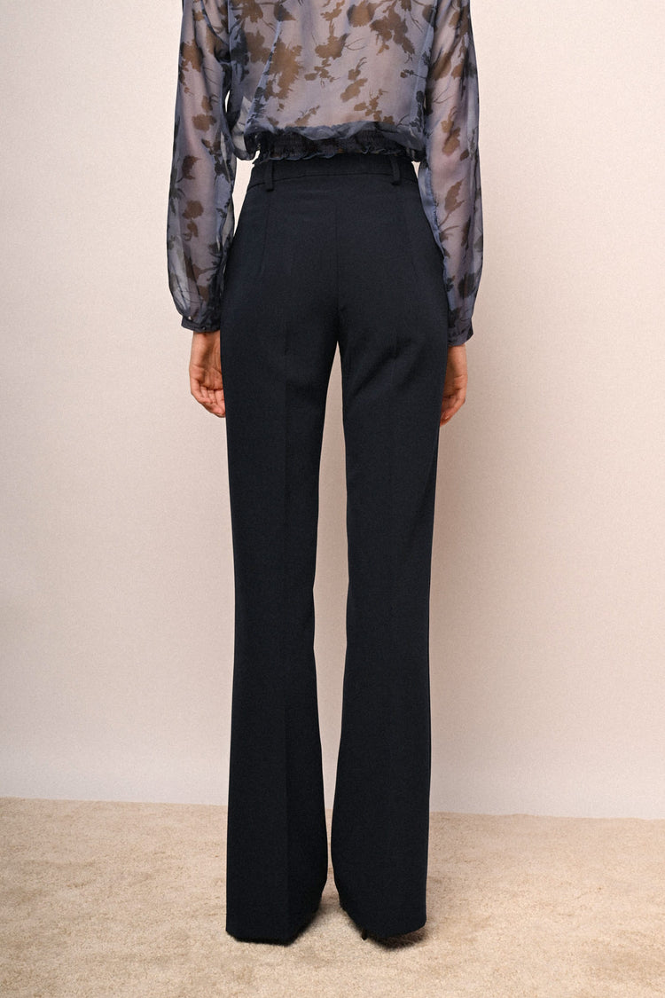 Pantaloni a gamba svasata