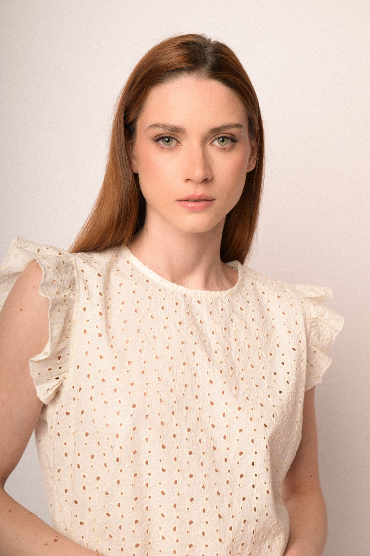 Top in sangallo con maniche ad aletta beige