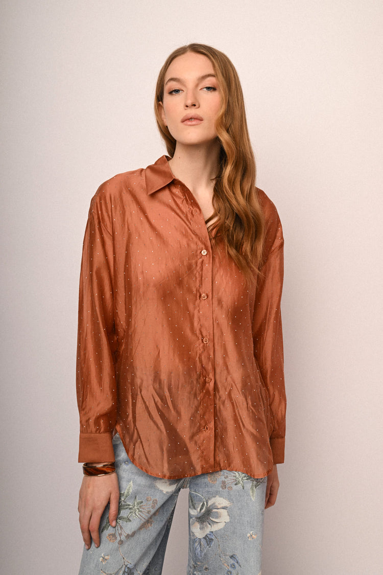 Camicia in organza con mini borchie