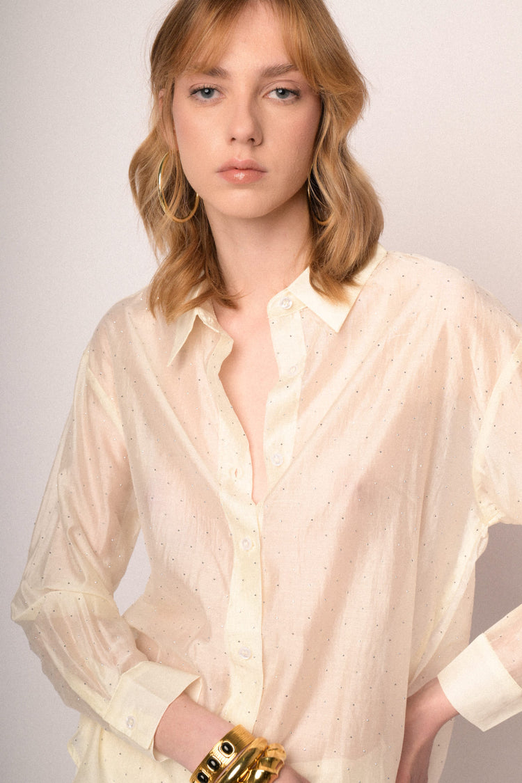 Camicia in organza avorio con mini borchie