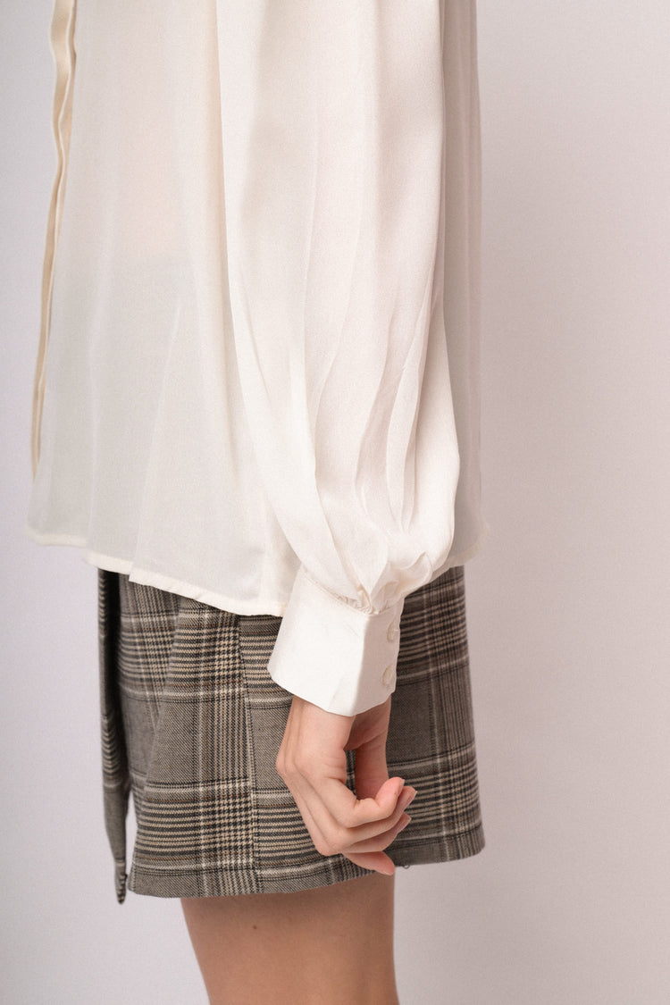Camicia satinata avorio con fiocco