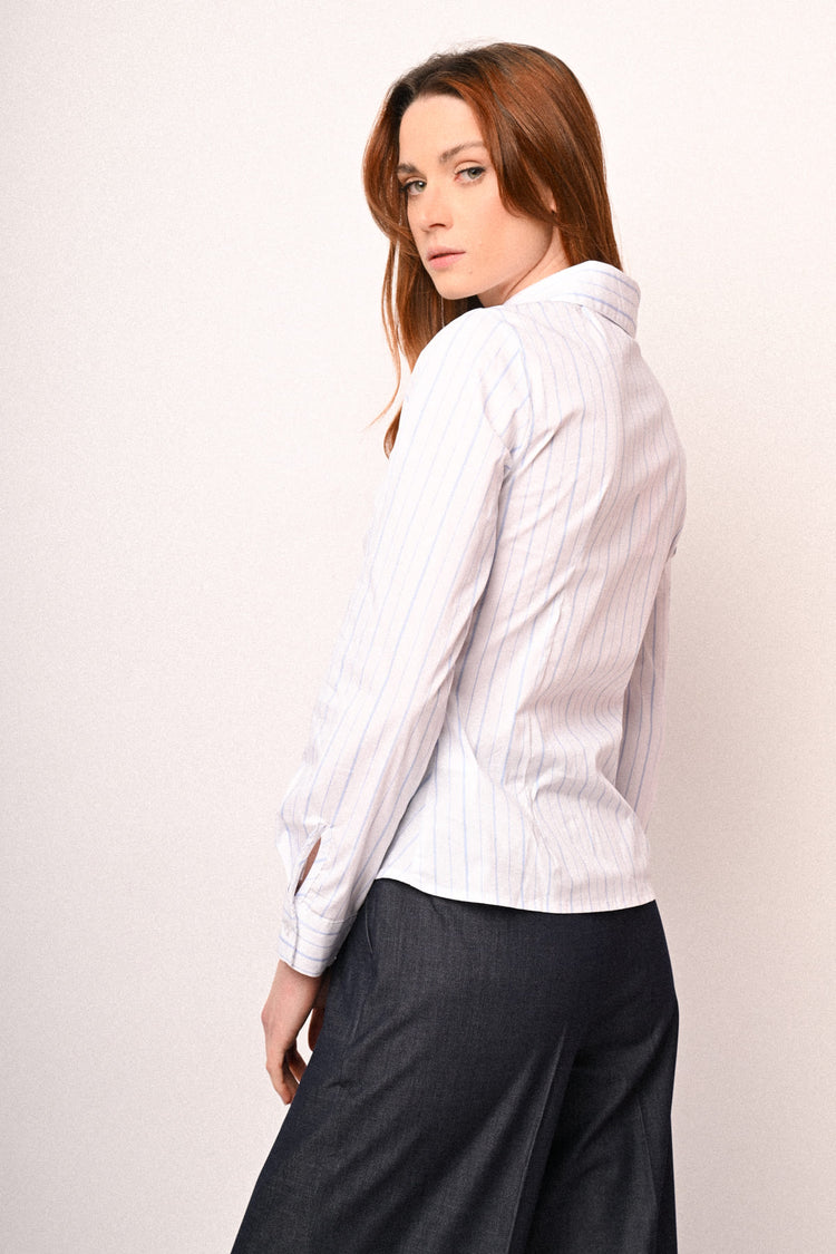 Camicia a righe con arricciatura