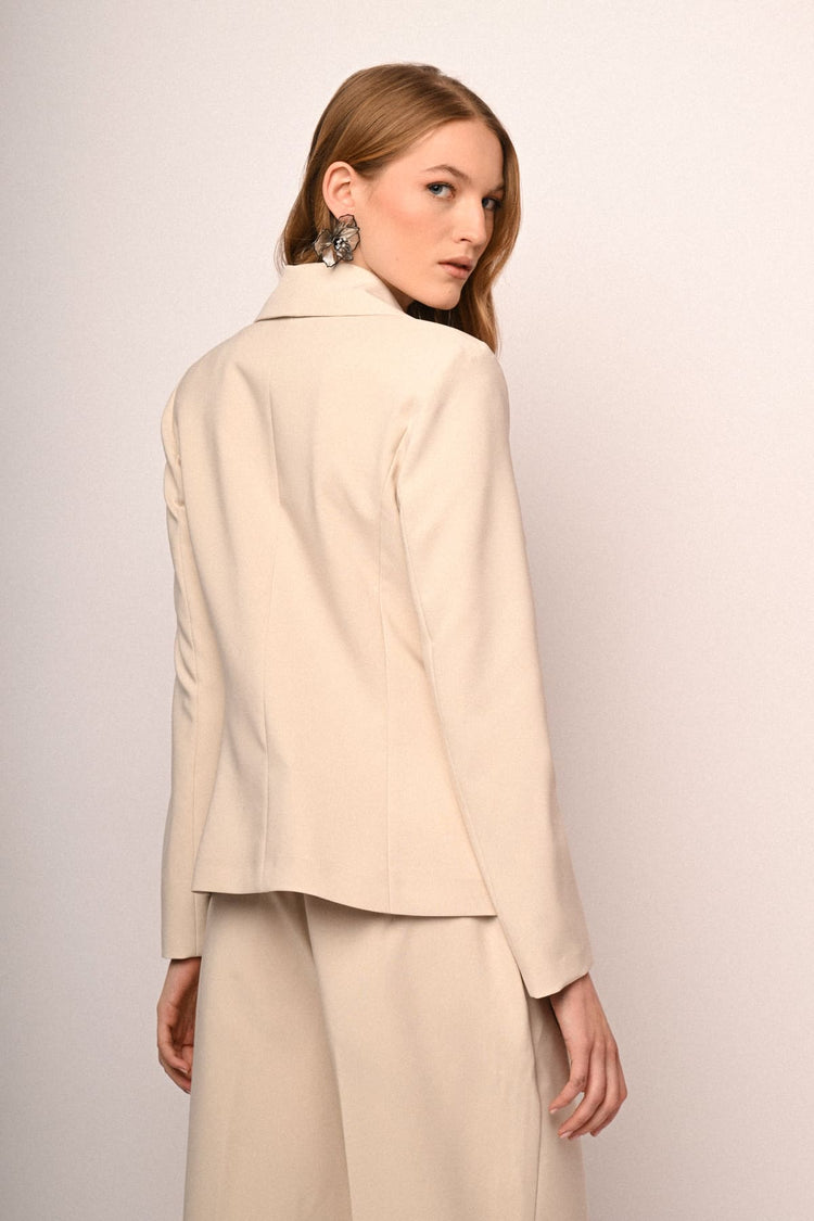 Giacca con bottone oro martellato