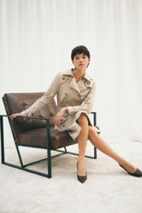 Trench doppiopetto beige con cintura
