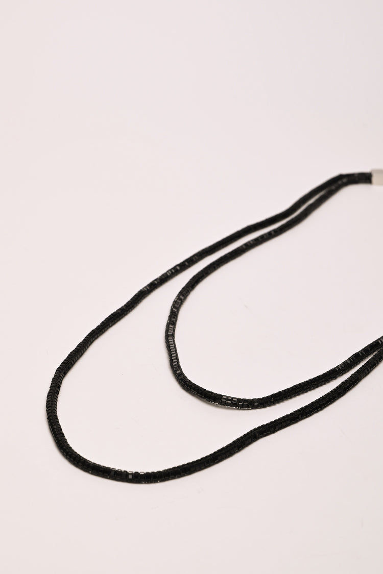 Collana lunga a doppio filo
