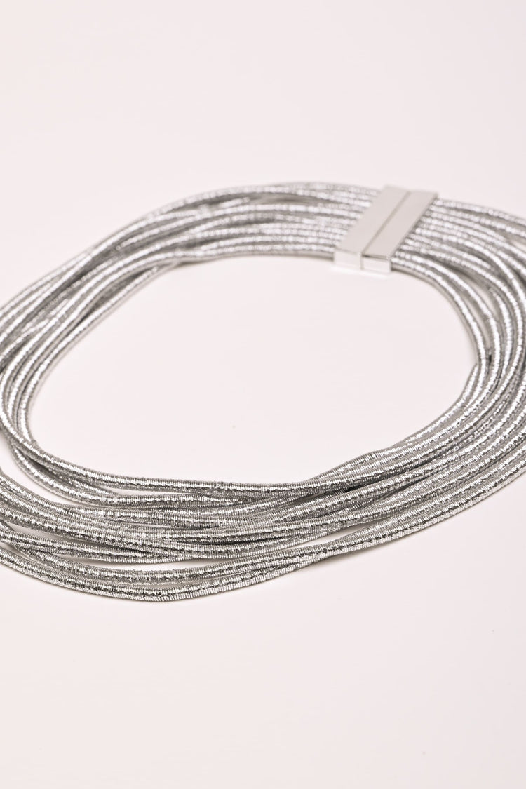 Collana multifili laminati