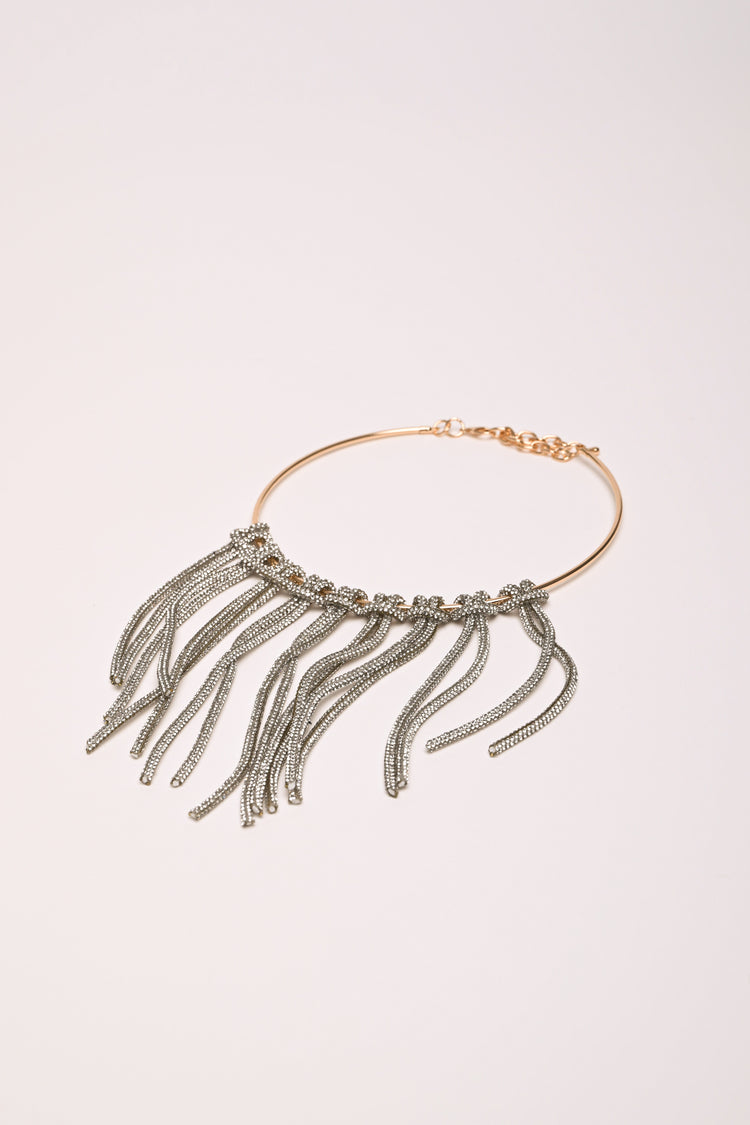 Collana con fili pendenti in strass