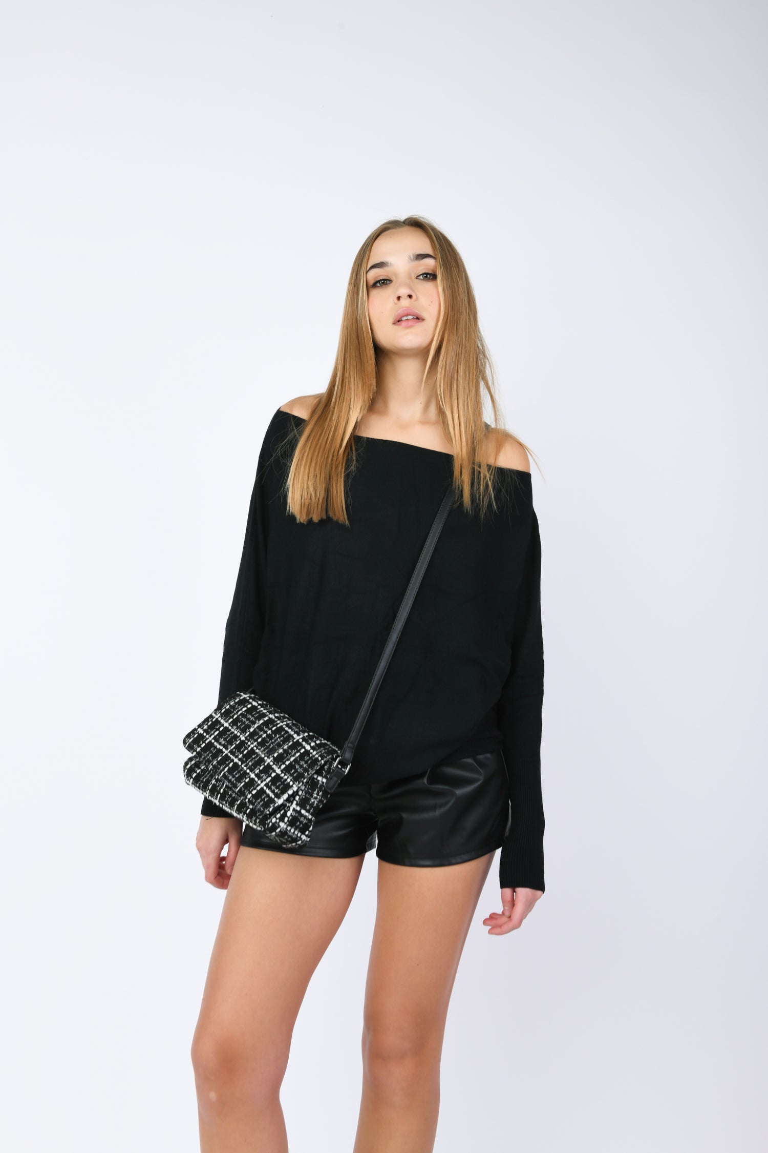 HX121NE-22_4_3_354391db-2e2f-437e-b93d-01d90bd40e8f