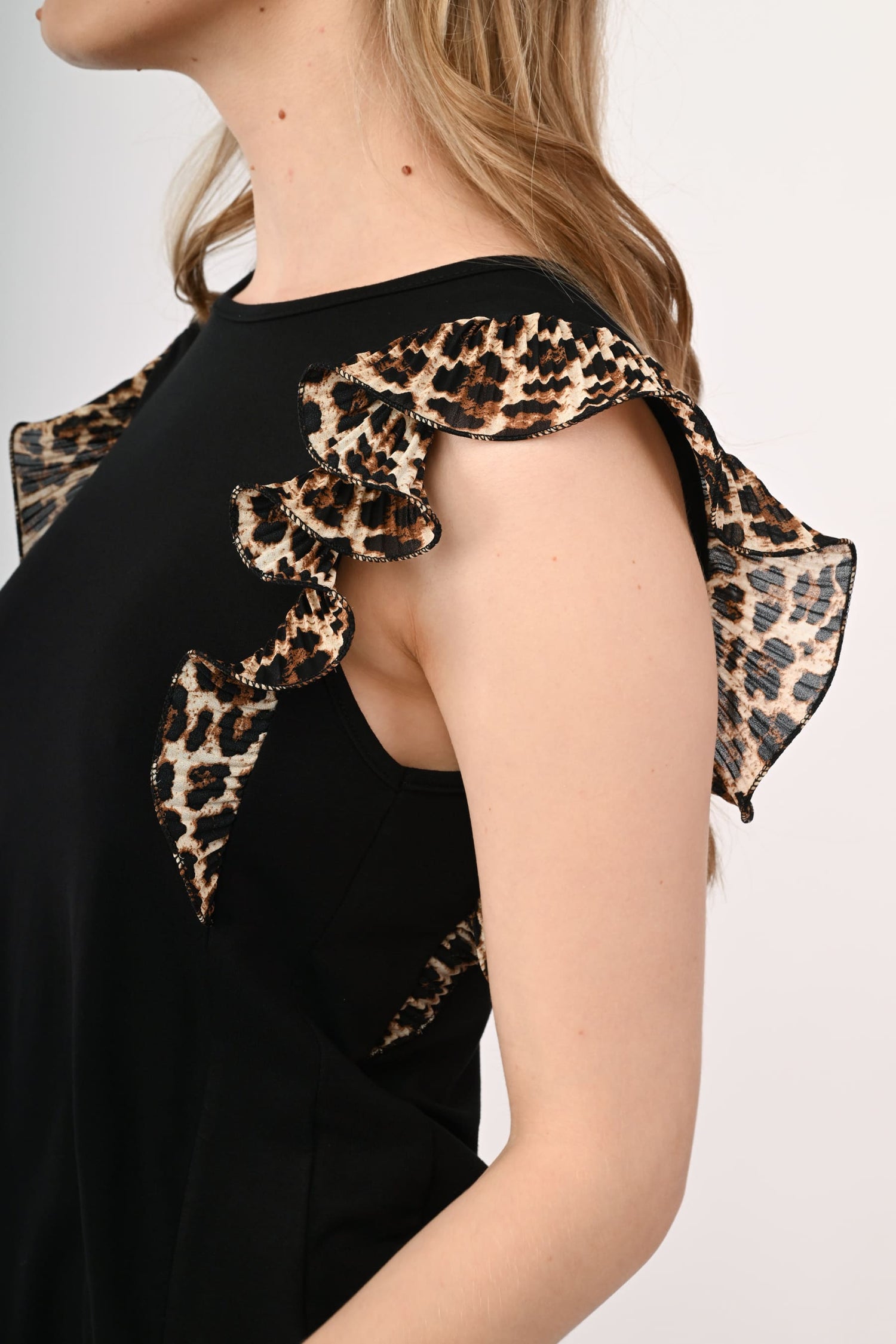 HZ20067LNE-24_4_3_13b2ca3b-f7ab-4725-adda-f58a27e04019