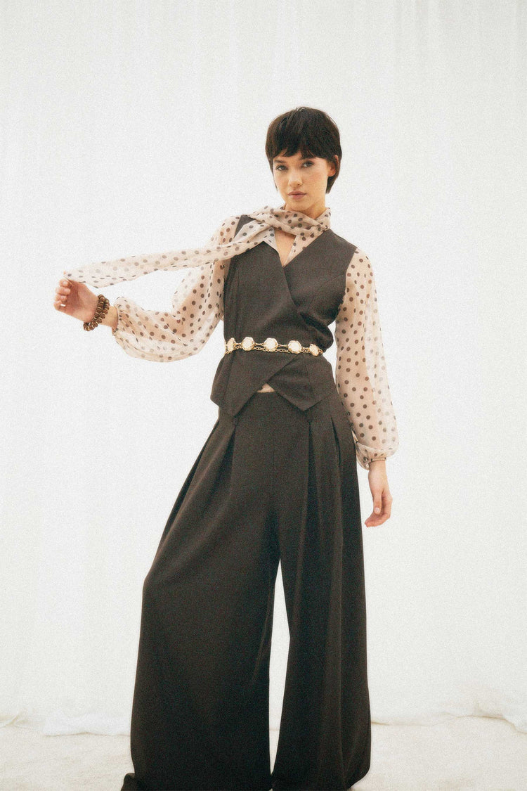Pantaloni palazzo con pinces e rosa 3D