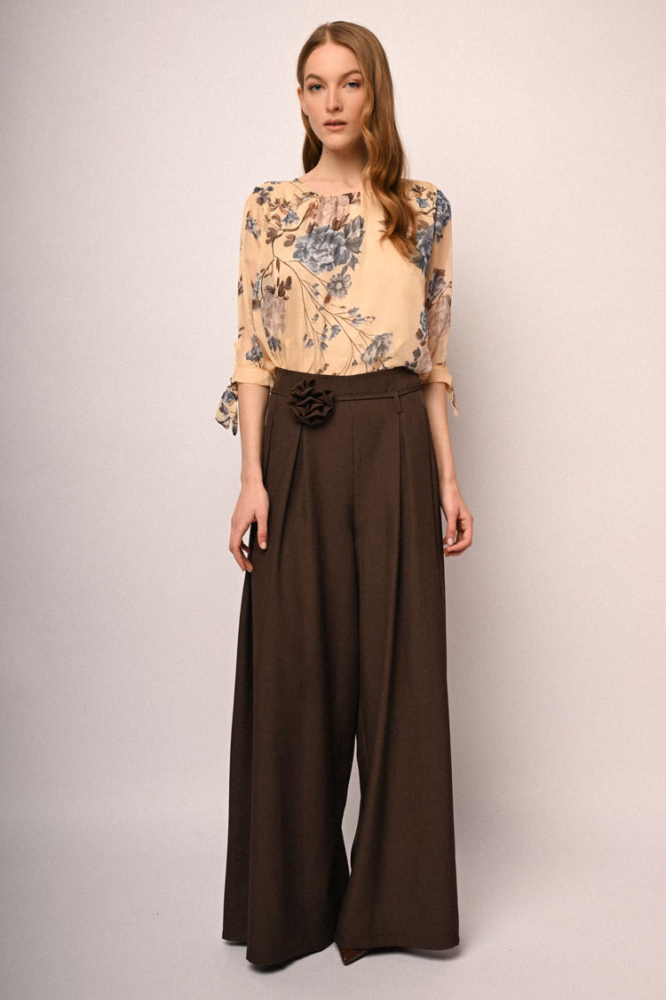 Pantaloni palazzo con pinces e rosa 3D