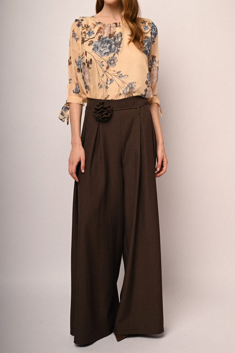 Pantaloni palazzo con pinces e rosa 3D