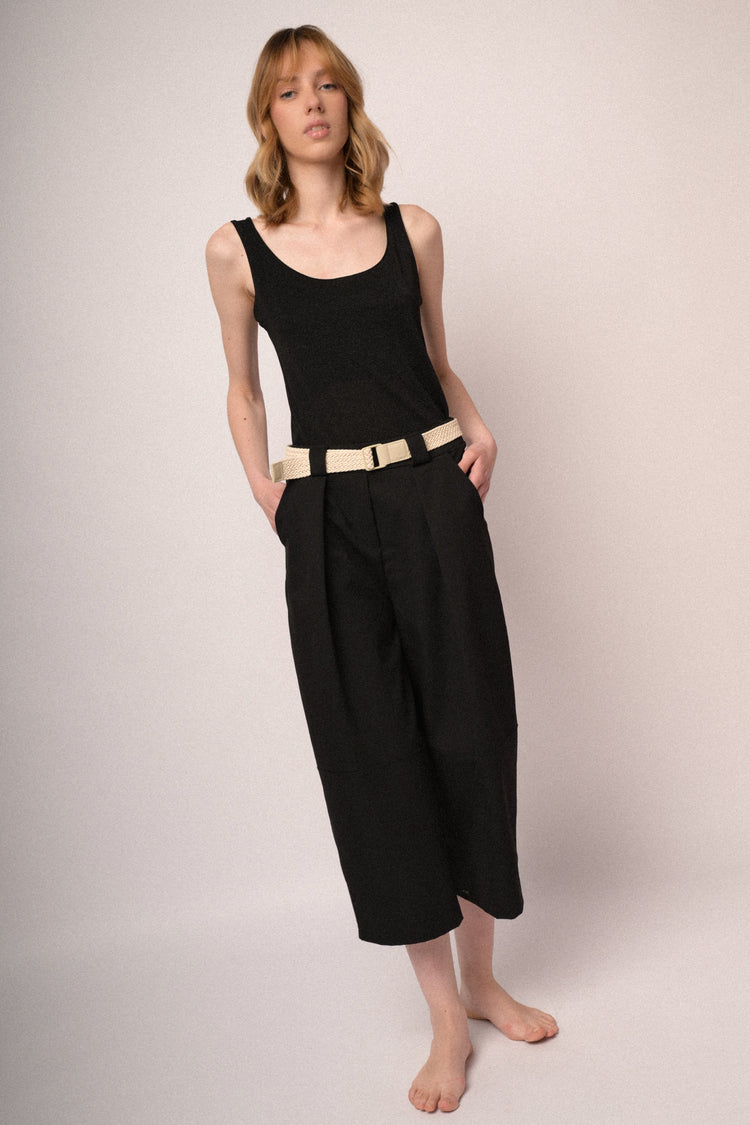 Pantaloni cropped con cintura