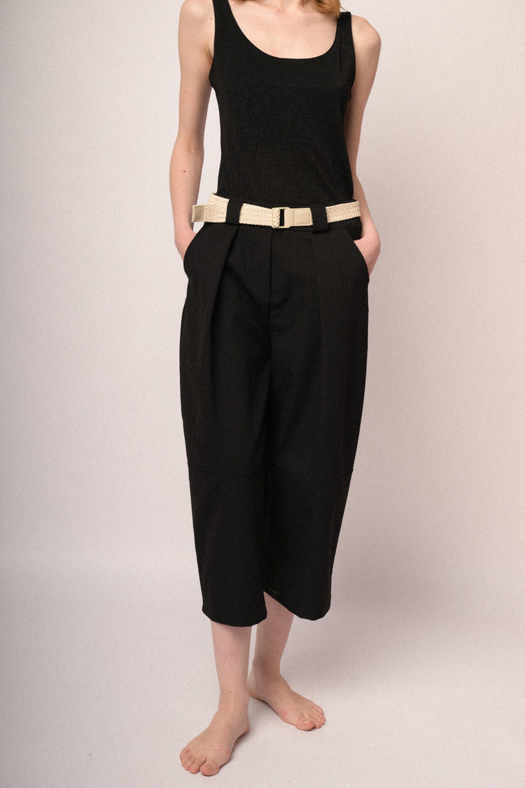 Pantaloni cropped con cintura